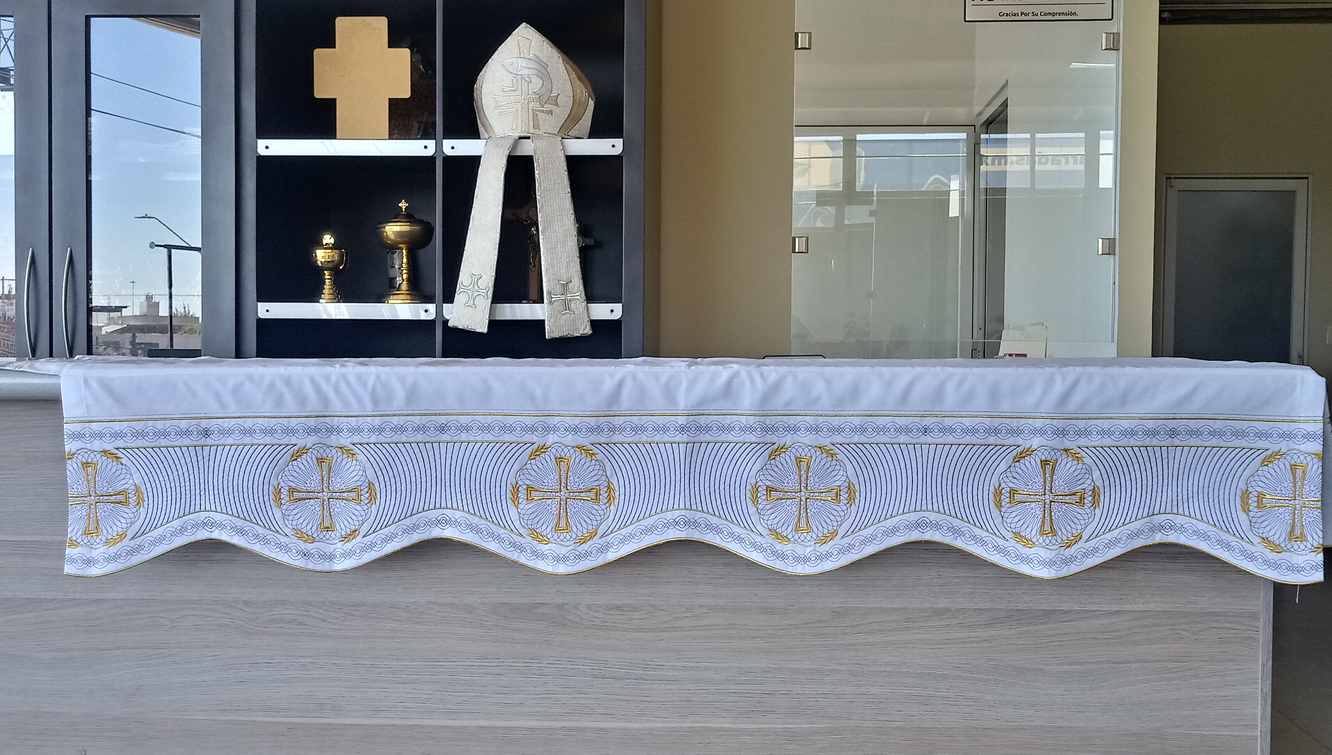 103 CRUZ CATEDRAL Mantel  Blanco Rojo 50